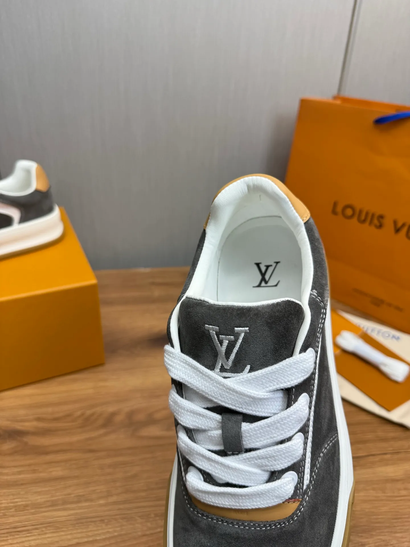 Men's shoes 620💰 Lv. Top purchasing agent🇮🇹 Louis Vuitton, sports sneakers counter synchronization, uppers imported from Italy, high-quality splicing and complex handicrafts, imported mesh pads are soft and comfortable, soles: original factory special soles, TPU exclusive movable molded soles super comfortable, original factory single goods, 🔍🔍high quality, you can enter and exit the counter at will, welcome to compare, code number 38-44 (customized 38.45)